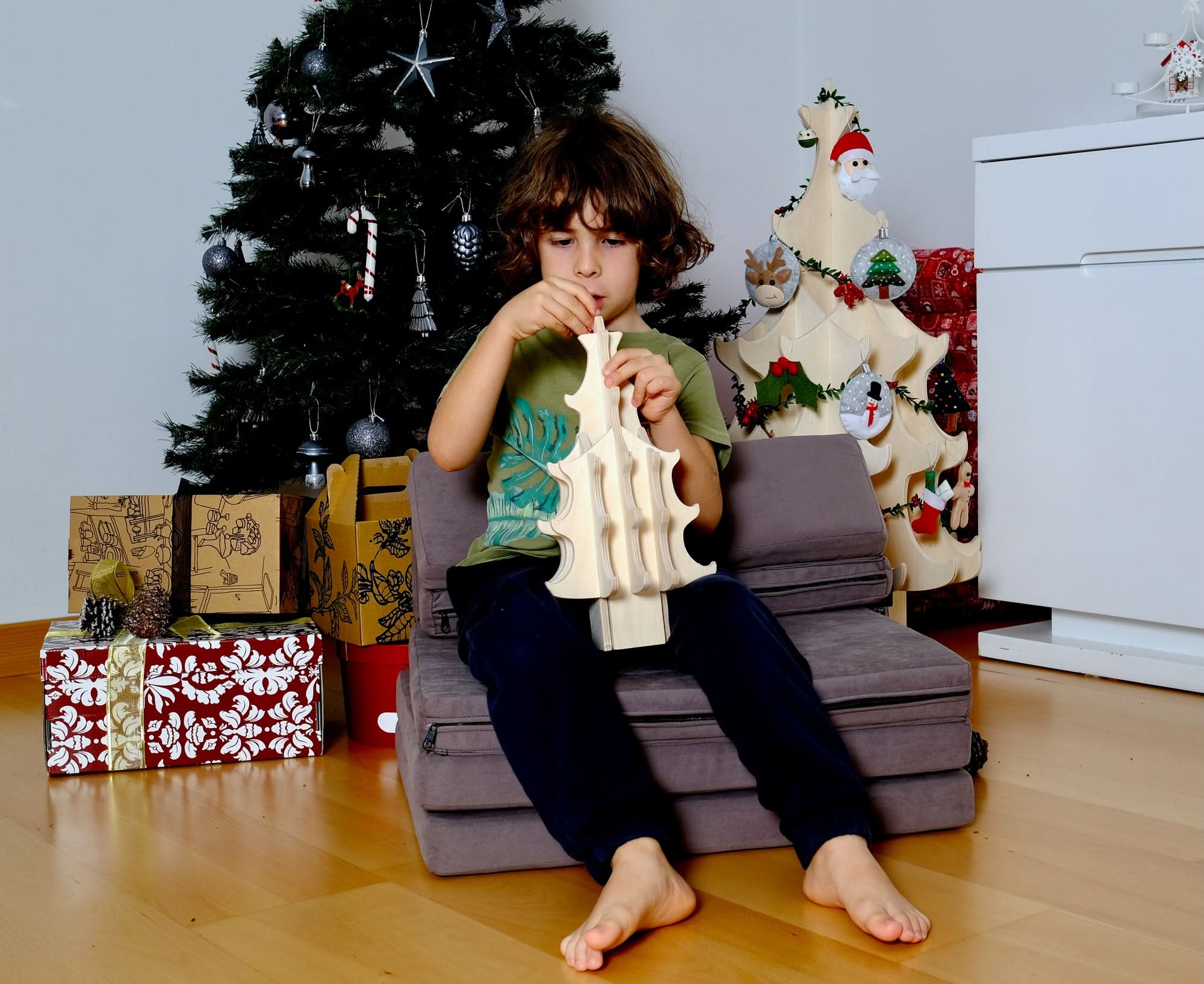 Wooden Christmas Tree & Felt Ornaments